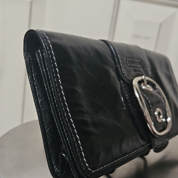 Coach Black EUC Y2K Soho Leather Clutch with Silver Buckle